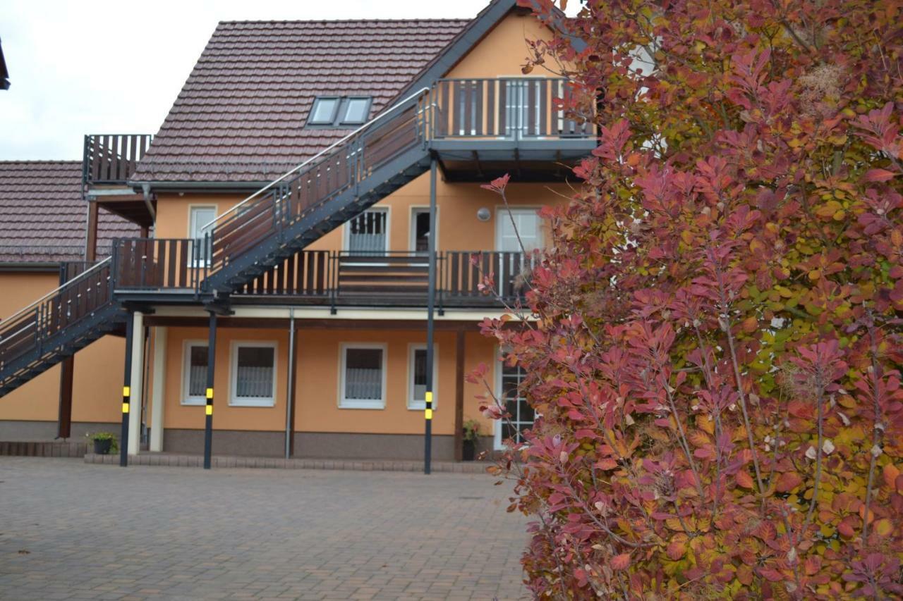 Appartement Dachgeschoss シュレプツィヒ エクステリア 写真